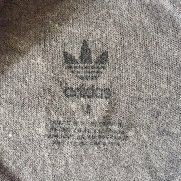 🪩ADIDAS-GUC men’s T-shirt size (SM) - Picture 3 of 3